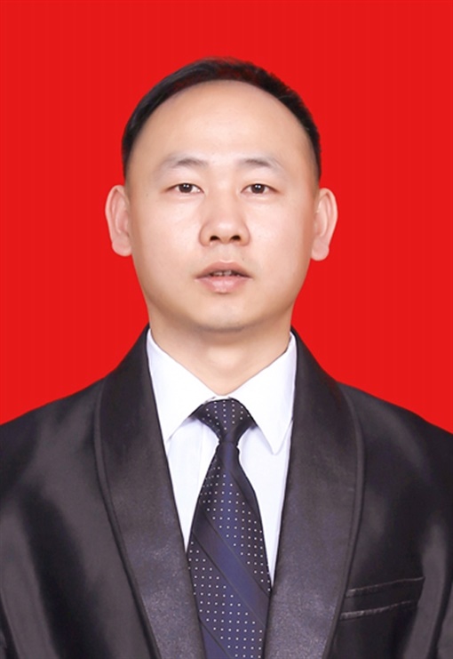 p data-id="gn187f5kd5">何孝龙,男,汝城县经济社会发展研究中心主任