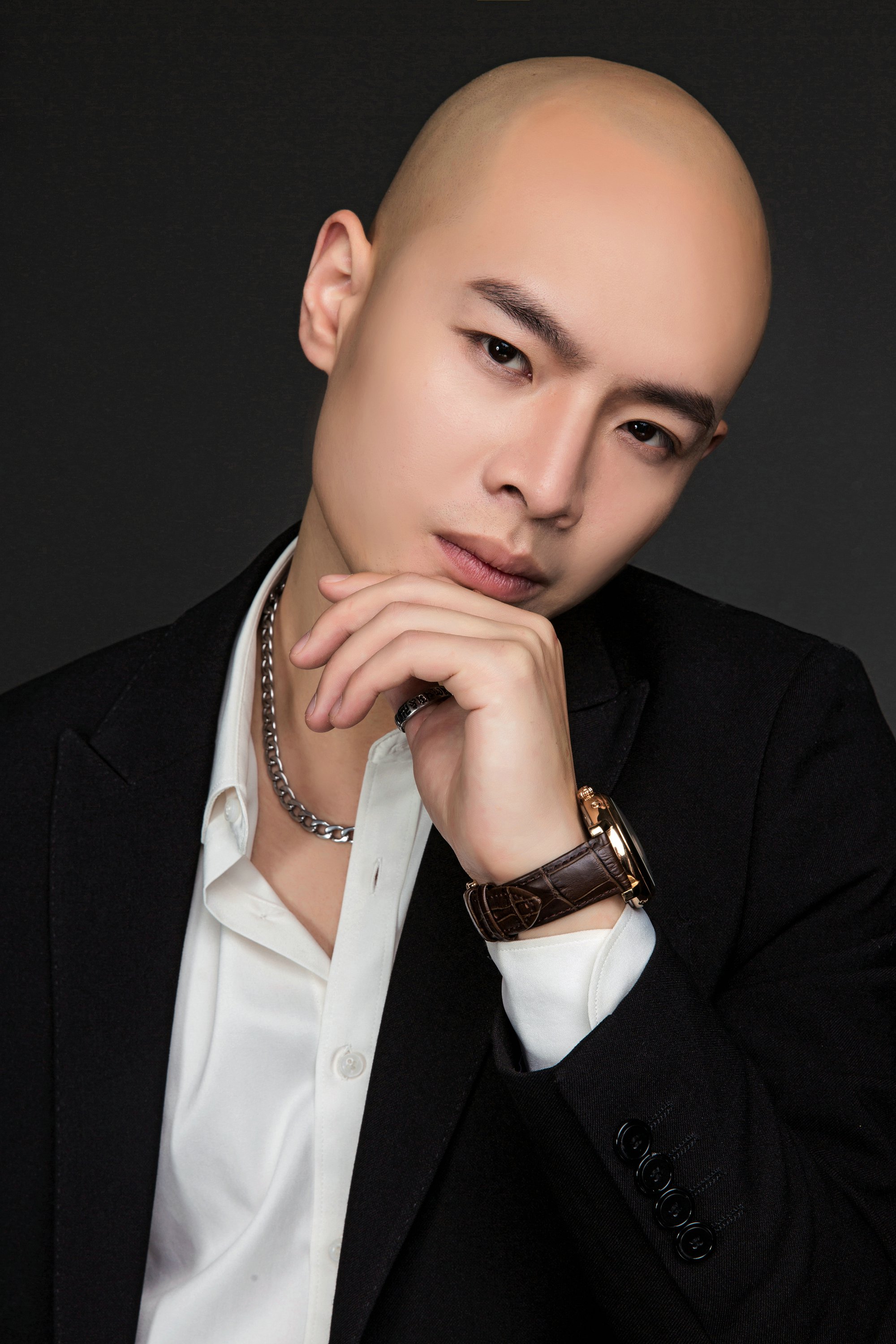  p>四川雨泽,中国内地男 a target="_blank" href="/item/歌手