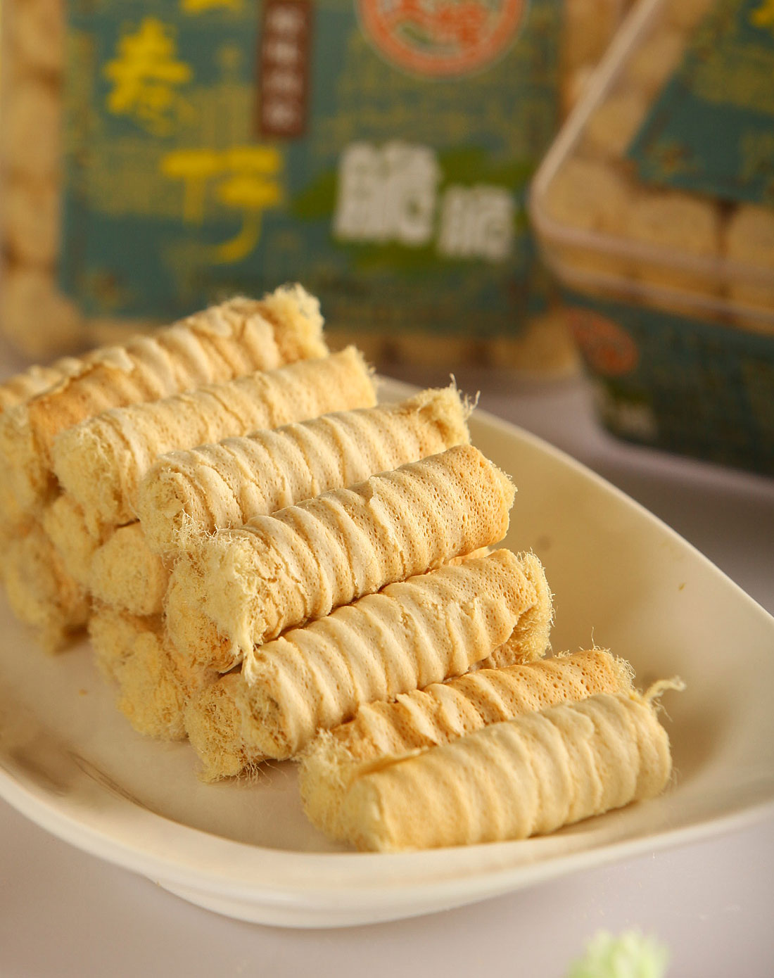  p data-id="gnfbhgiklf">蛋白肉松蛋卷仔是一道由小麦粉,鸡蛋等做成