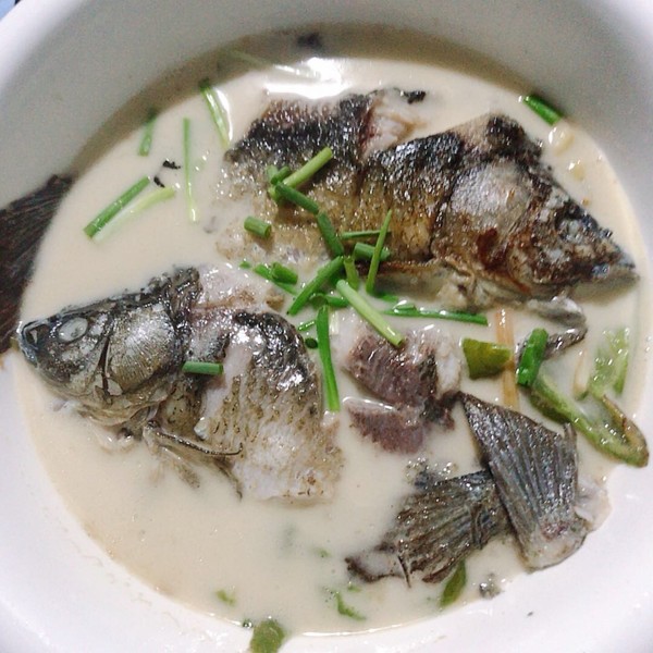 鲜美鲫鱼汤