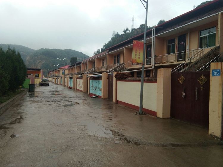 data-lemmaid="3189636">中阳县 /a>西南部,东,南暖泉镇相连,西与柳林