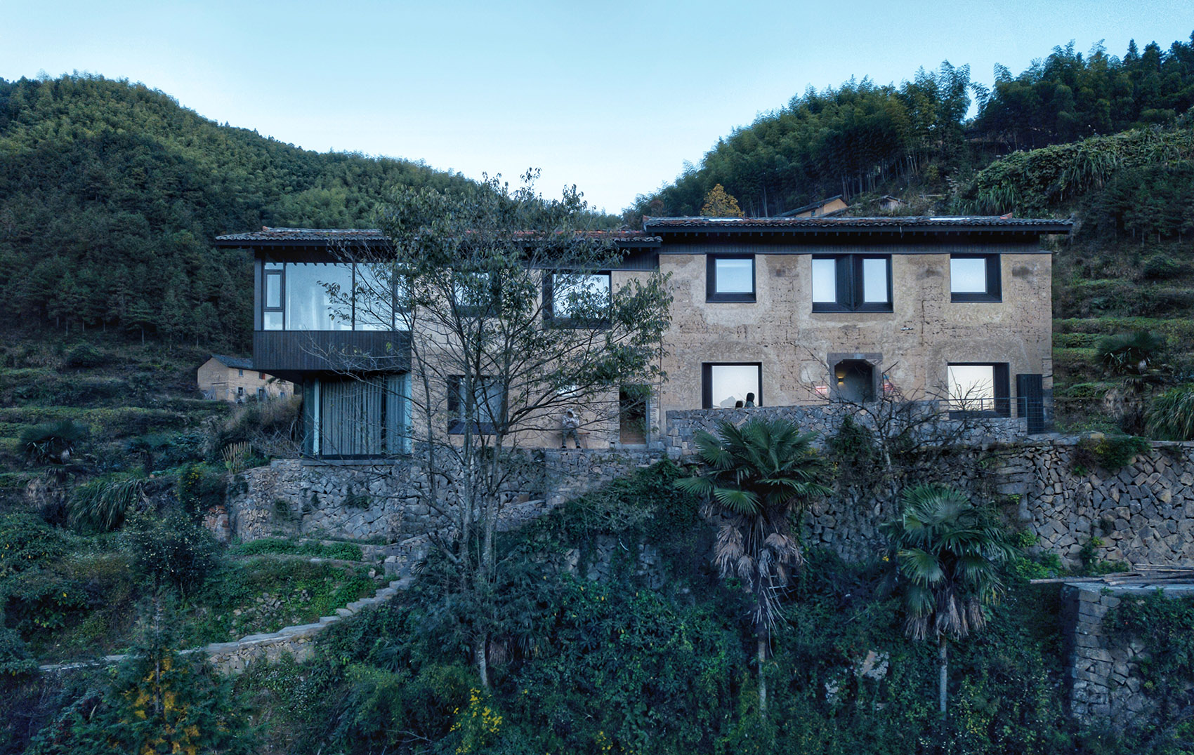 "居"主要指私人宅院,"山居"一般是指依山建筑的私家园林. /p>