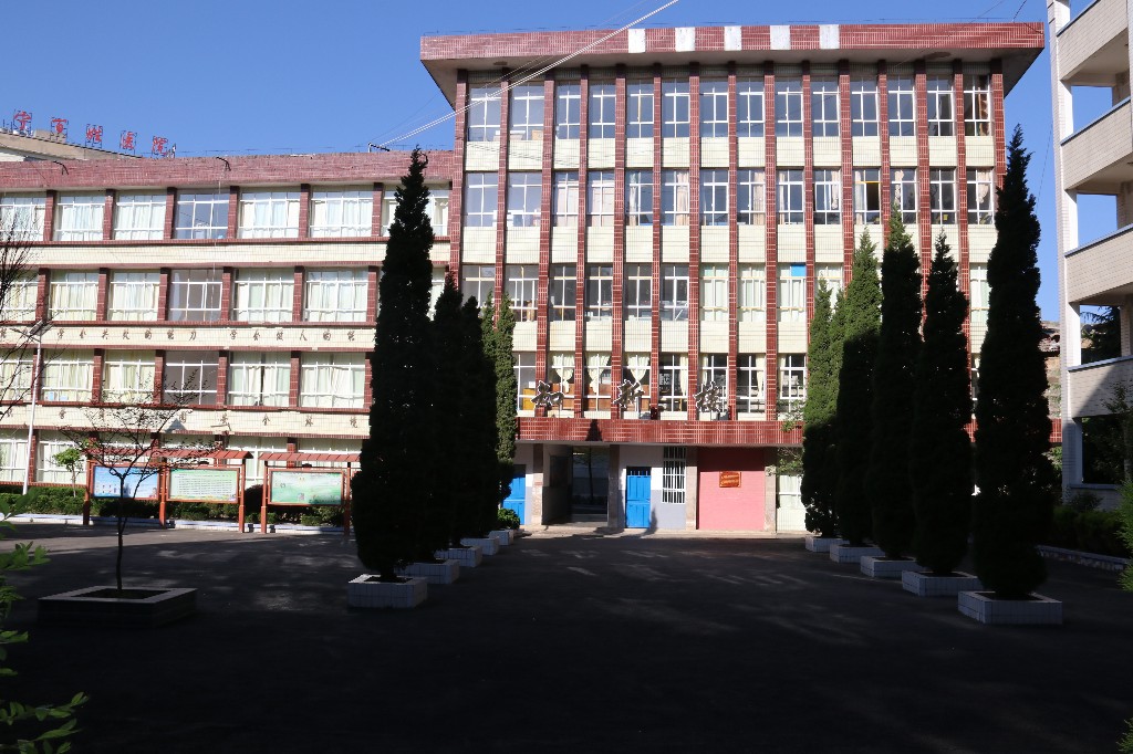  p>贵州省威宁民族中学,创建于1939年10月,是一所大型高级 a target="
