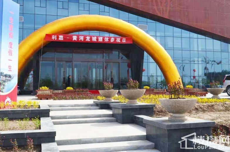  p>黄河龙城项是位于包头城南,小白河文化旅游产业园区内.