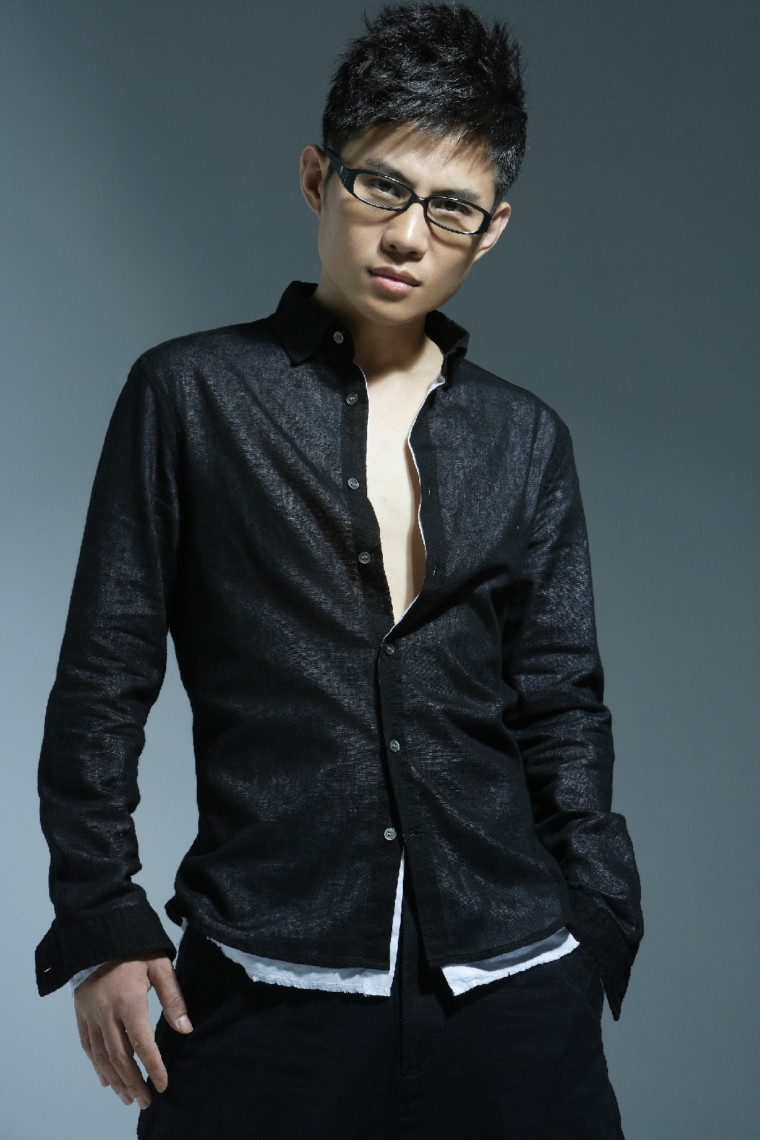  p>石头,本名王卓实,11月14日出生于中国吉林省吉林市,中国内地流行男