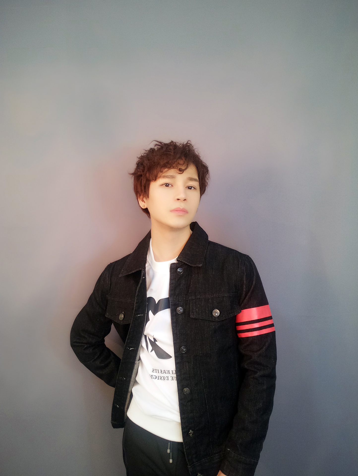 陈一天,1997年4月20日出生于山东,后移居广东,中国内地男演员,歌手