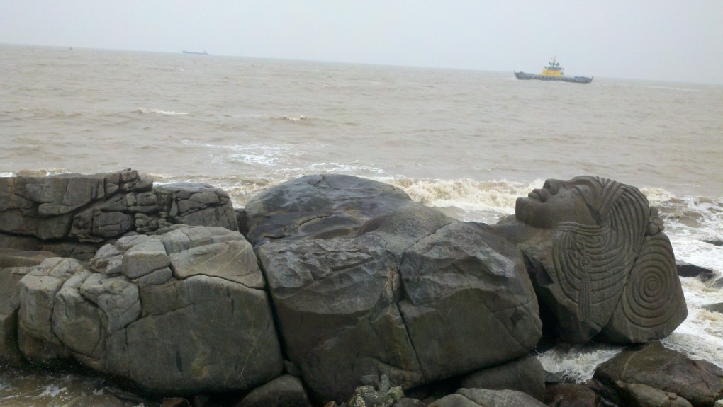  p>莱芜岛位于广东省澄海南海滨,是通往南澳岛的轮船渡口.