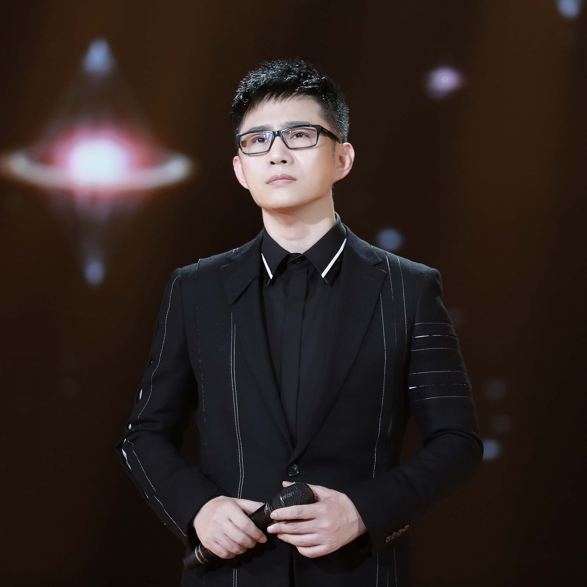  p>石头,本名王卓实,11月14日出生于中国吉林省吉林市,中国内地流行男