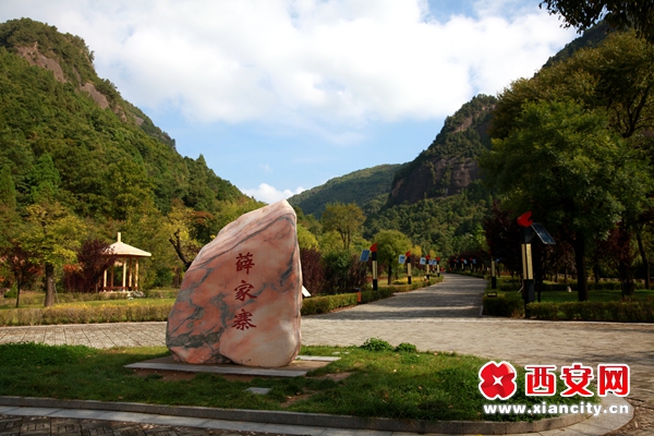汉墓群的西侧紧邻以前的薛家寨村,2001年就被确定为西安市