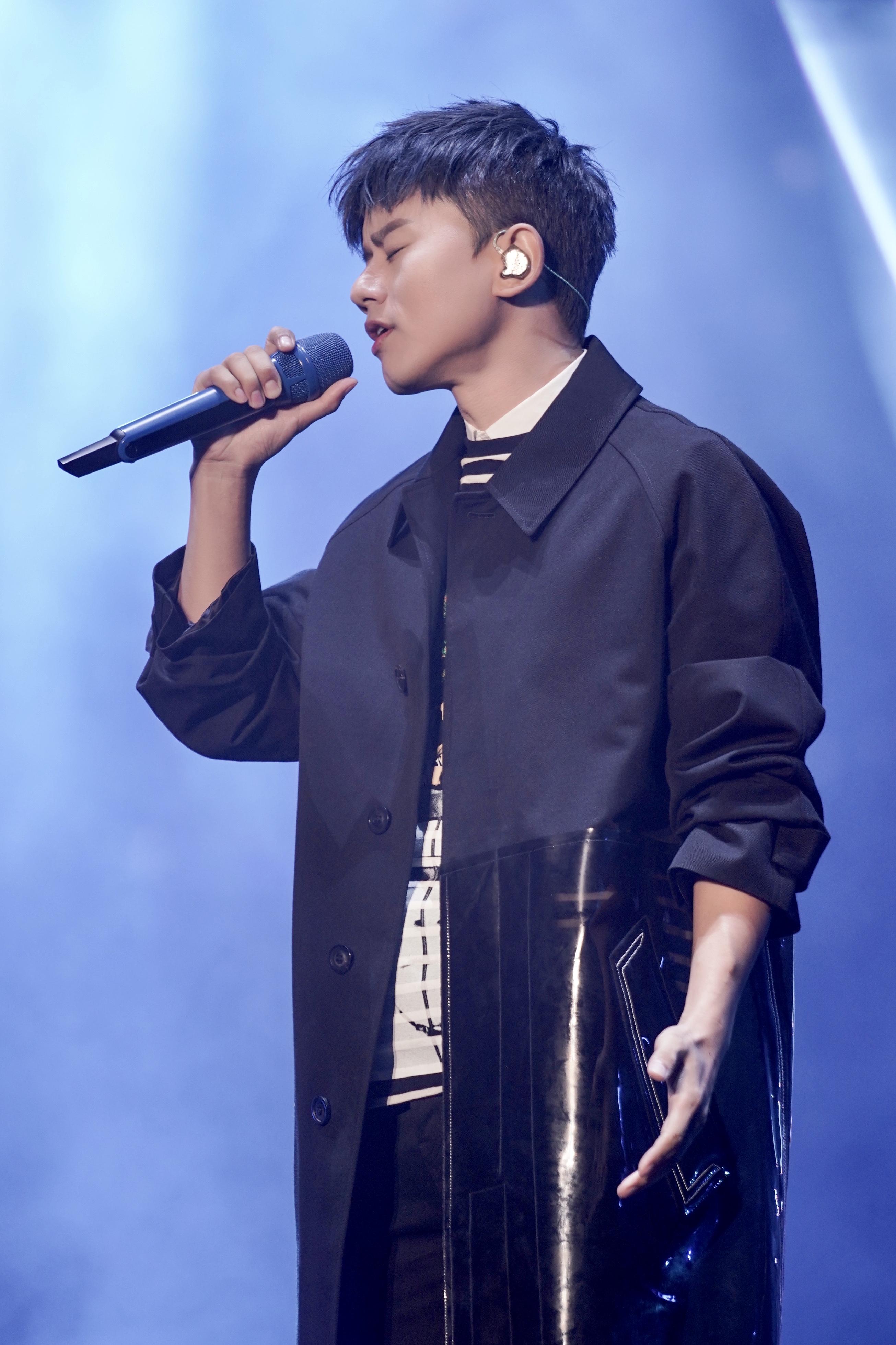 zhang),1982年12月20日出生于四川省成都市,中国流行男歌手