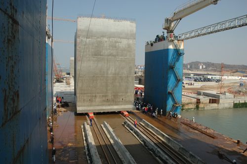  p>沉箱是 a href="#" data-lemmaid="9714783">深基础 /a>的一种,多