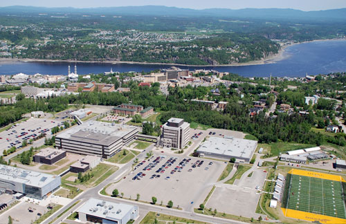 du québec),简称魁大,创建于1968年,坐落于加拿大魁北克省,是一所