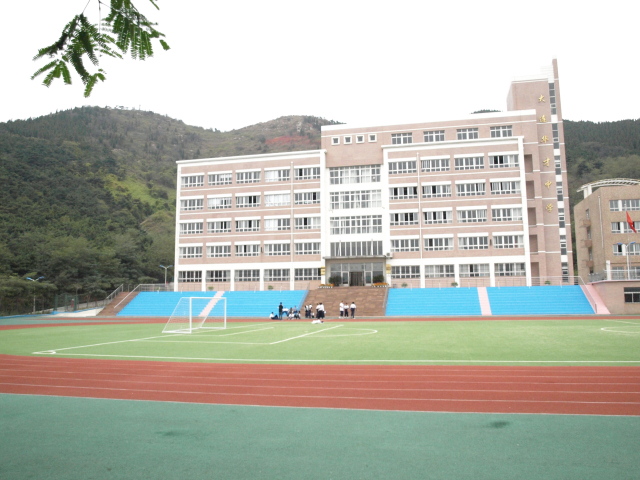 大连市华才中学