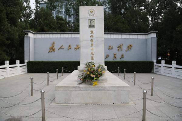  p>焦裕禄烈士墓位于河南省兰考县城北.