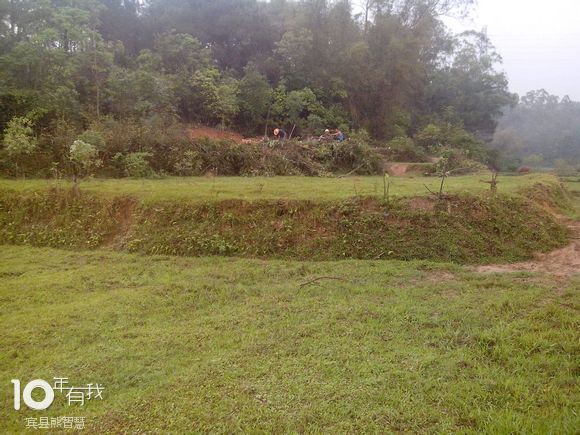 亦名毡褥,毡唇,鳖裙,指穴前延伸之较低平地.