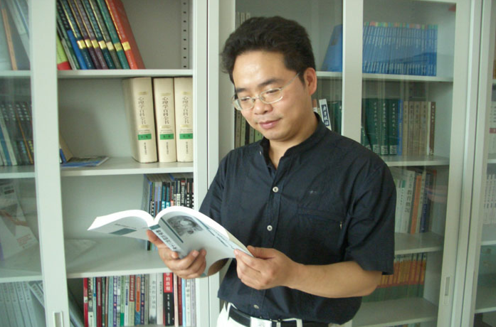  p data-id="gnbxobniih">李长吉,男,汉族,1969