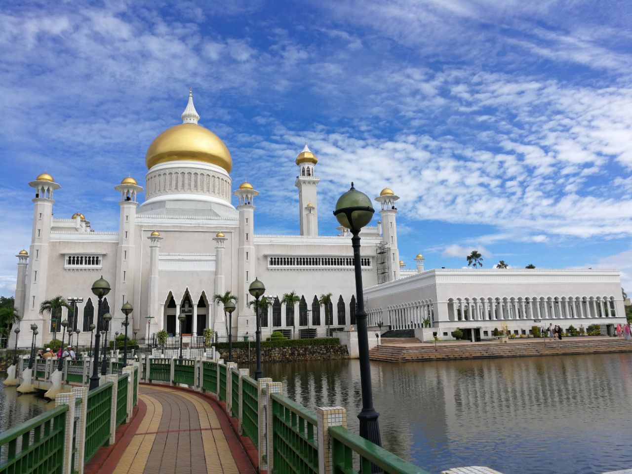 奥玛尔-阿里-赛福鼎清真寺