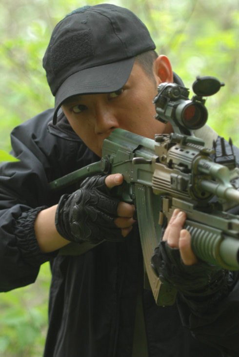  p>《狙击生死线》是由 a target="_blank" href="/item/刘猛/615"