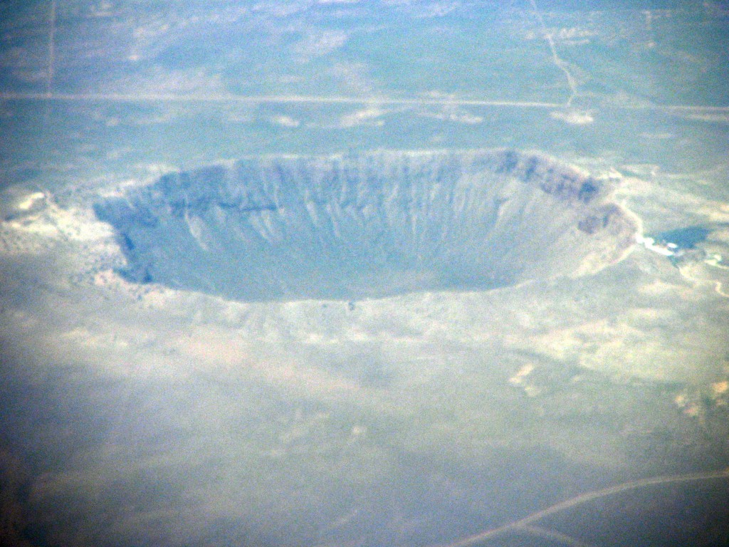 或形成辐射状和环形构造的坑穴,称陨石撞击坑,简称陨击坑,也称陨石坑