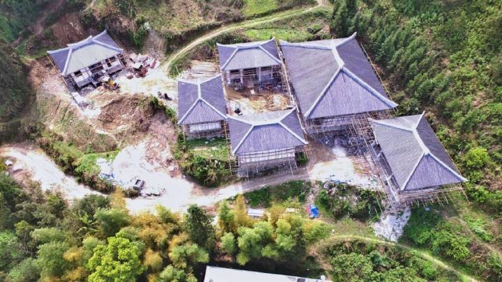  p data-id="gnwnaaqsaw">黄中宫地处风景秀丽的湖南省张家界市慈利县