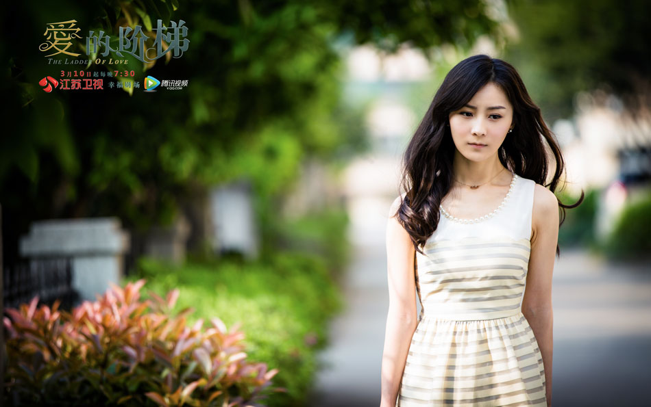 原名张娜,1990年6月22日出生于湖北省武汉市,中国内地女演员,毕业于 a