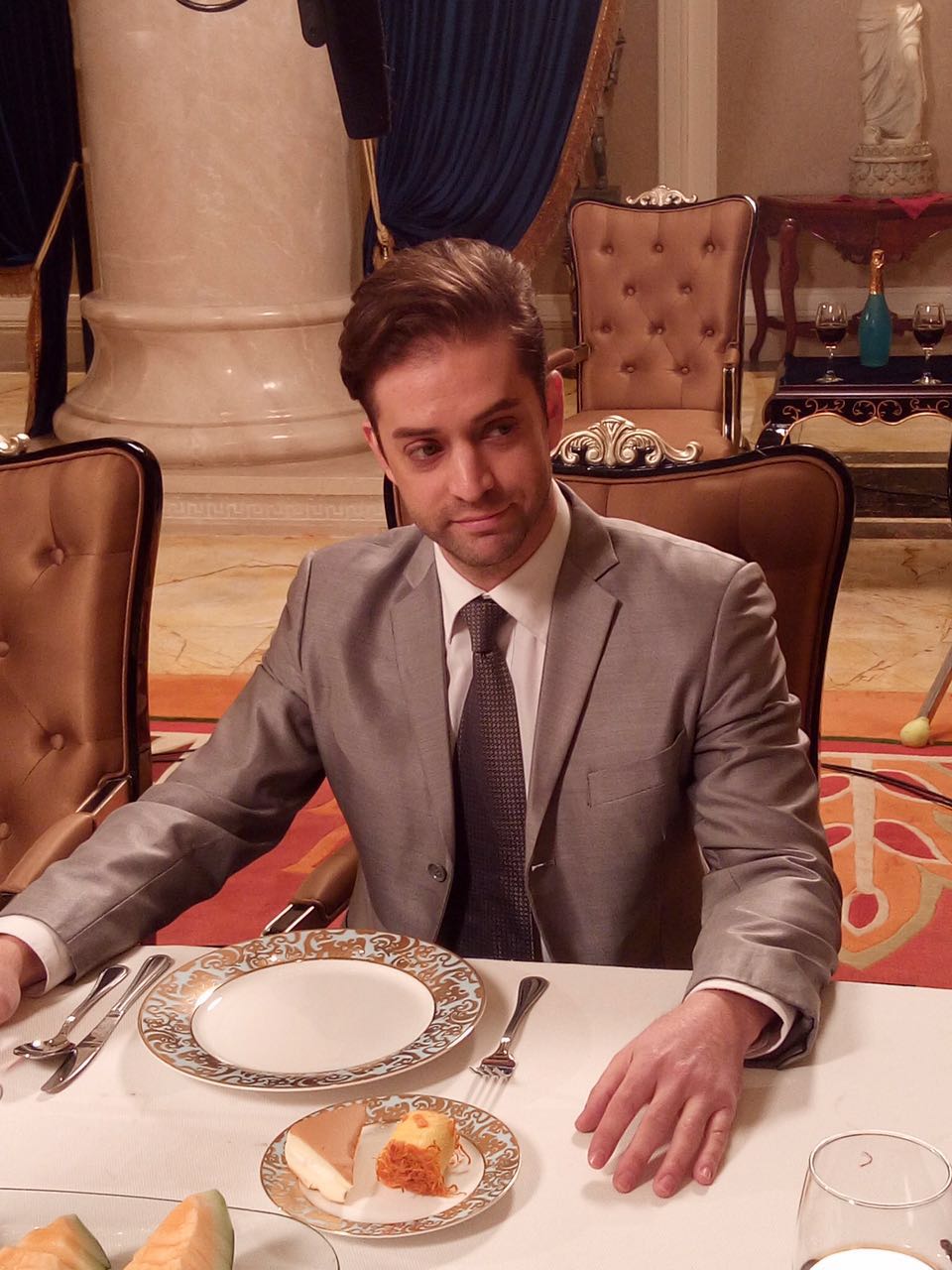 b4if">闫龙飞,1980年4月3日出生于墨西哥城,在中国发展的墨西哥男演员