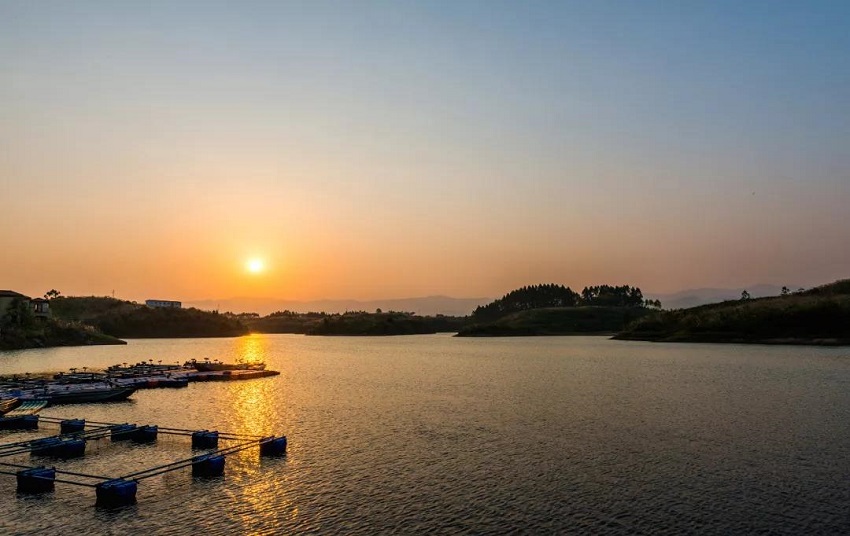 罗山湖水上民族风情岛