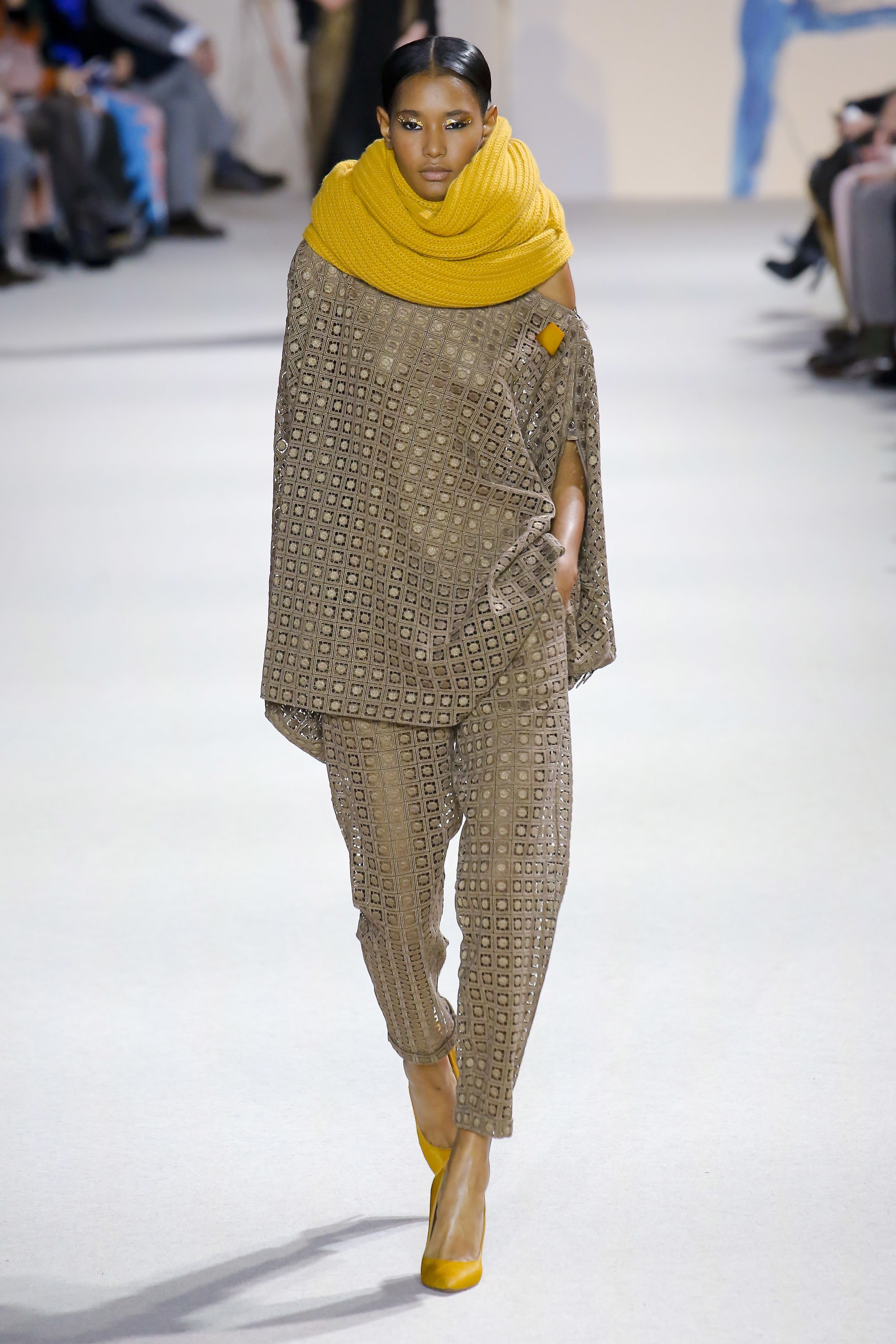 lemmaid="131482">瑞士 /a>一家族企业,是拥有80年制衣经验的服装品牌