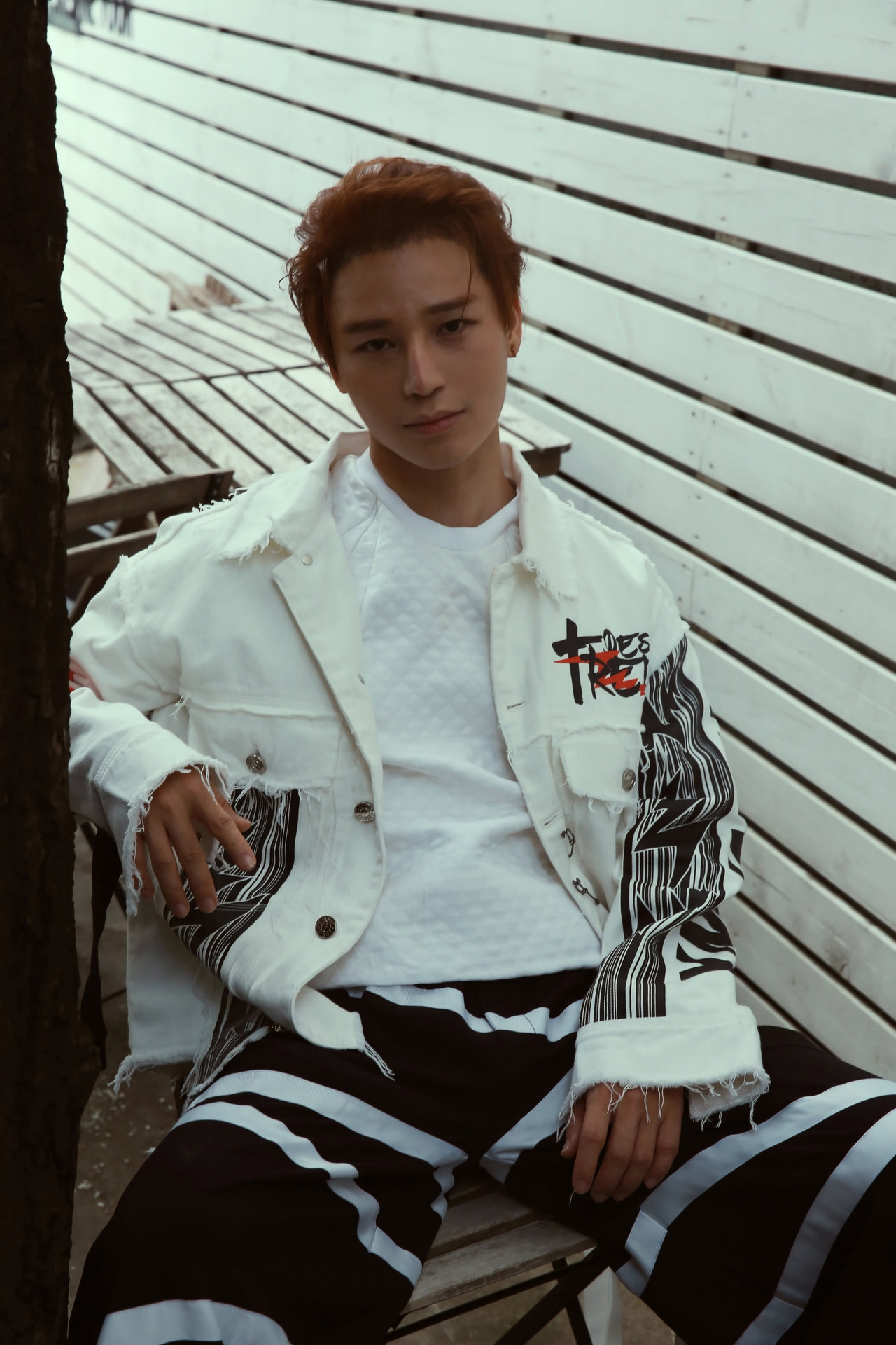  p>陈奕天(eachen),原名陈奕,曾用名陈旭天,陈一天,1997年4月20日出生