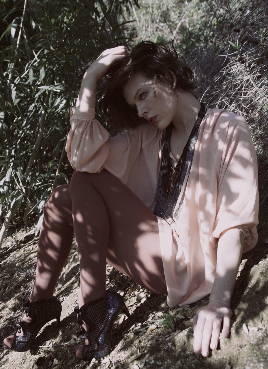 12月17日出生于乌克兰,塞尔维亚,俄罗斯裔美国影视演员 /p> p>1991年