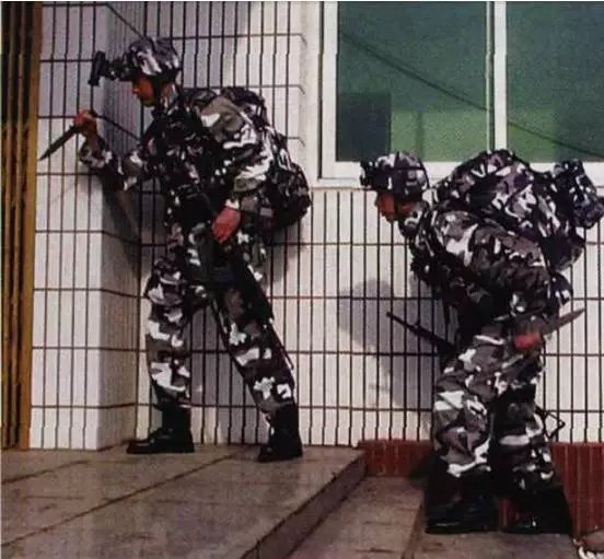 中国空军伞兵刀的前世今生_百科TA说