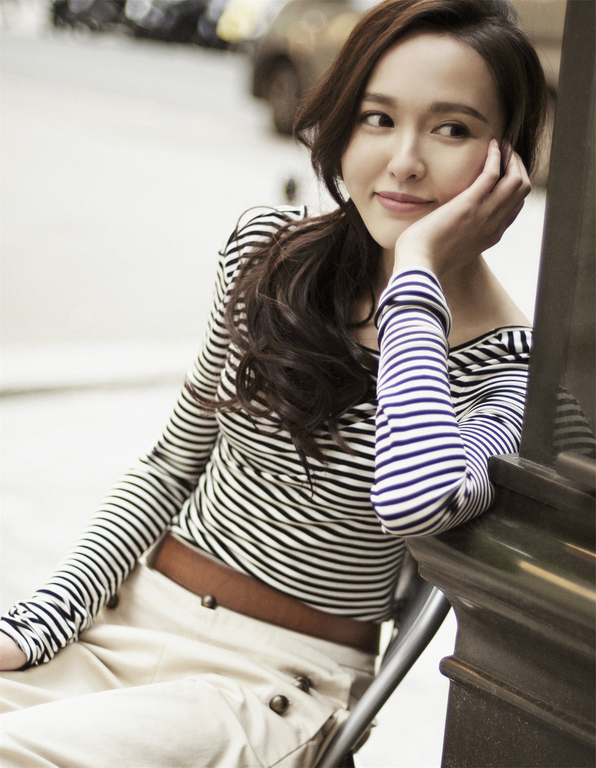 毕业于中央戏剧学院表演系本科班,中国内地影视女演员