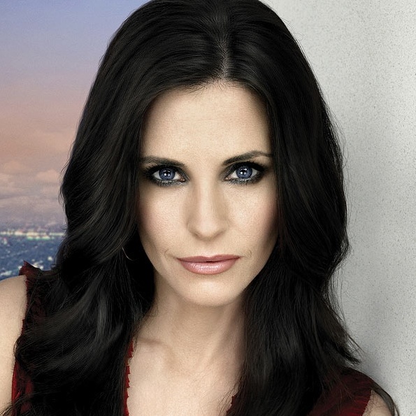 1964年6月15日出生于美国阿拉巴马州伯明翰市,美国女演员,模特