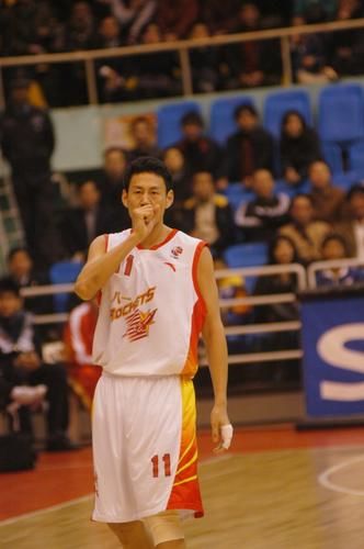  p>李楠,男,1974年9月25日出生,辽宁大连人,前中国篮球运动员,司职 a