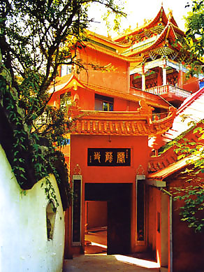 target="_blank" href="/item/兰溪">兰溪 /a>市城区西南,由兰荫山