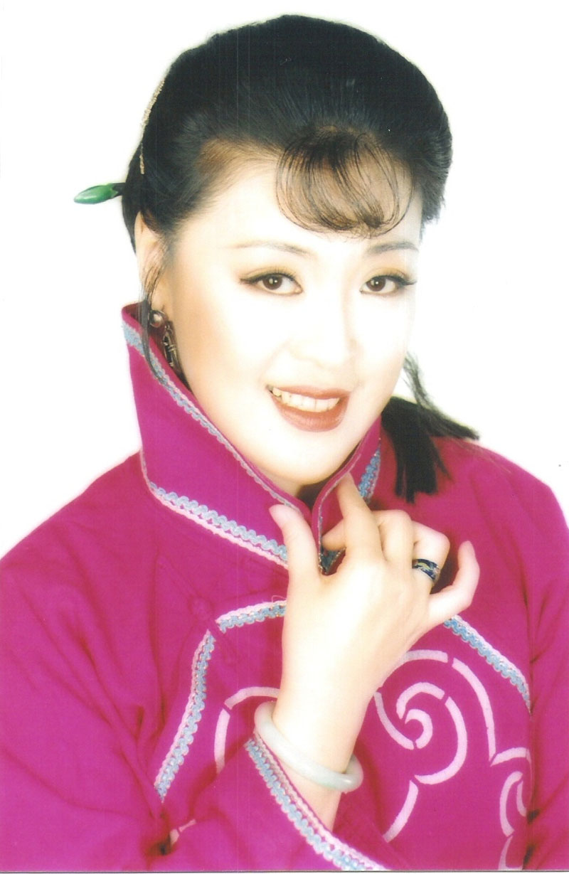 cv8p">万山红,1959年12月出生于黑龙江省伊春市,中国内地女高音歌唱家