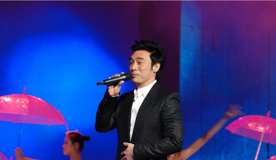  p>钟镇涛(kenny bee),1953年2月23日出生于香港,中国香港男歌手,音乐