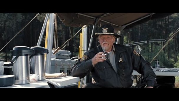  p>《黑暗侵袭2》是由 a target="_blank" href="/item/尼尔·马歇尔