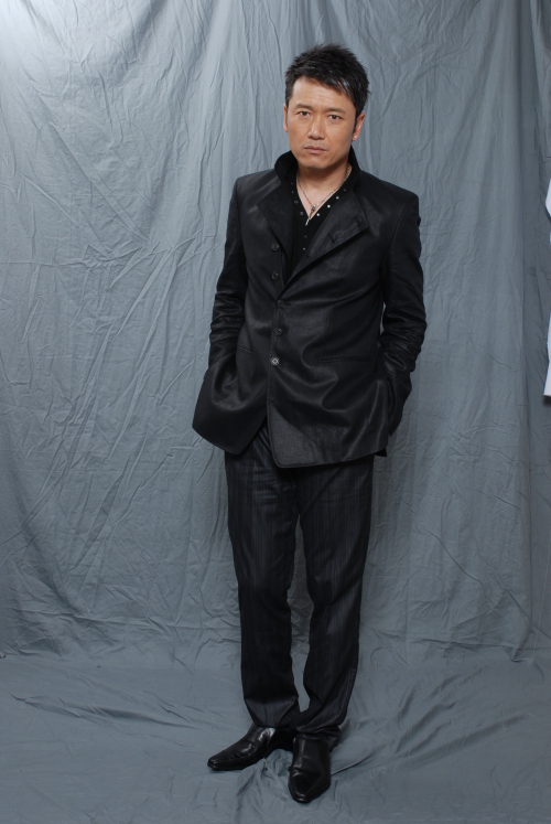 ">《学警狙击》是由 a target="_blank" href="/item/苗侨伟/376383"