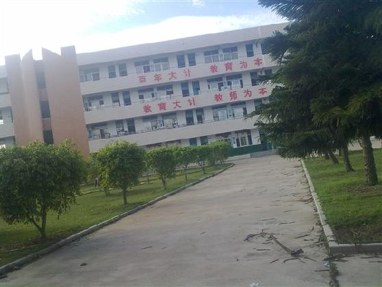 href="#" data-lemmaid="2279862">晋江市 /a>南峰中学位于晋江市永和