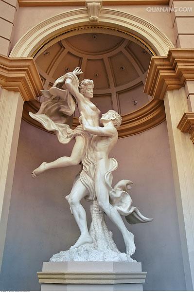 是用材料经过特殊工艺, a target="_blank" href="/item/雕塑/18262"