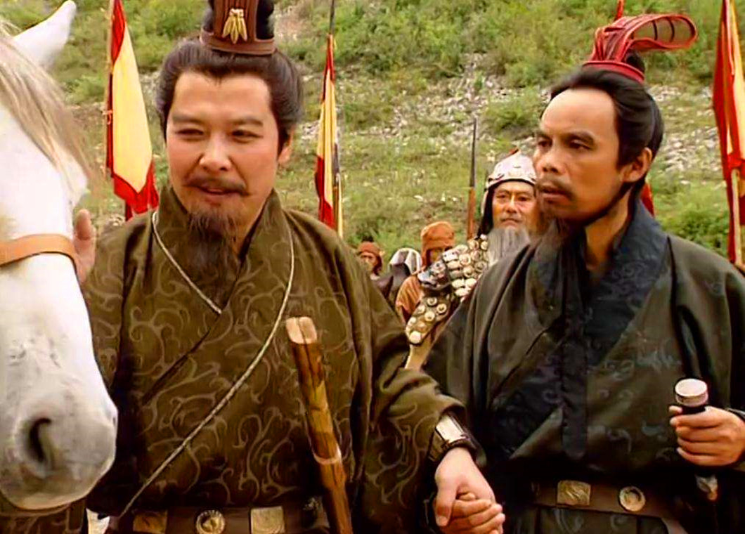 三国最有名的郡，出了两位枭雄两名将领，其中一人贴身保护刘备_百科TA说