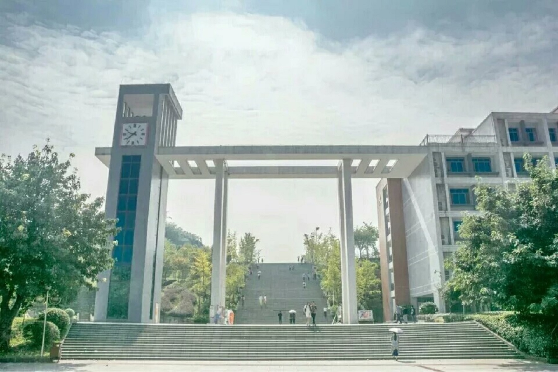 大学( i>sichuan international studies university /i>),简称"川外"