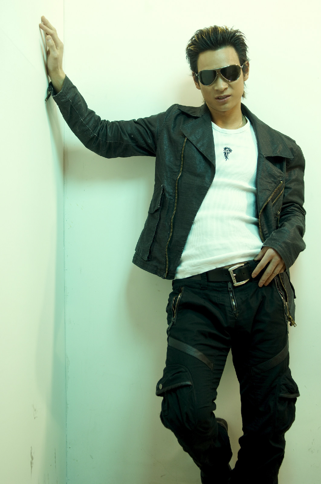  p>李炳渊,原名李渊,出生于 a target="_blank" href="/item/山东省