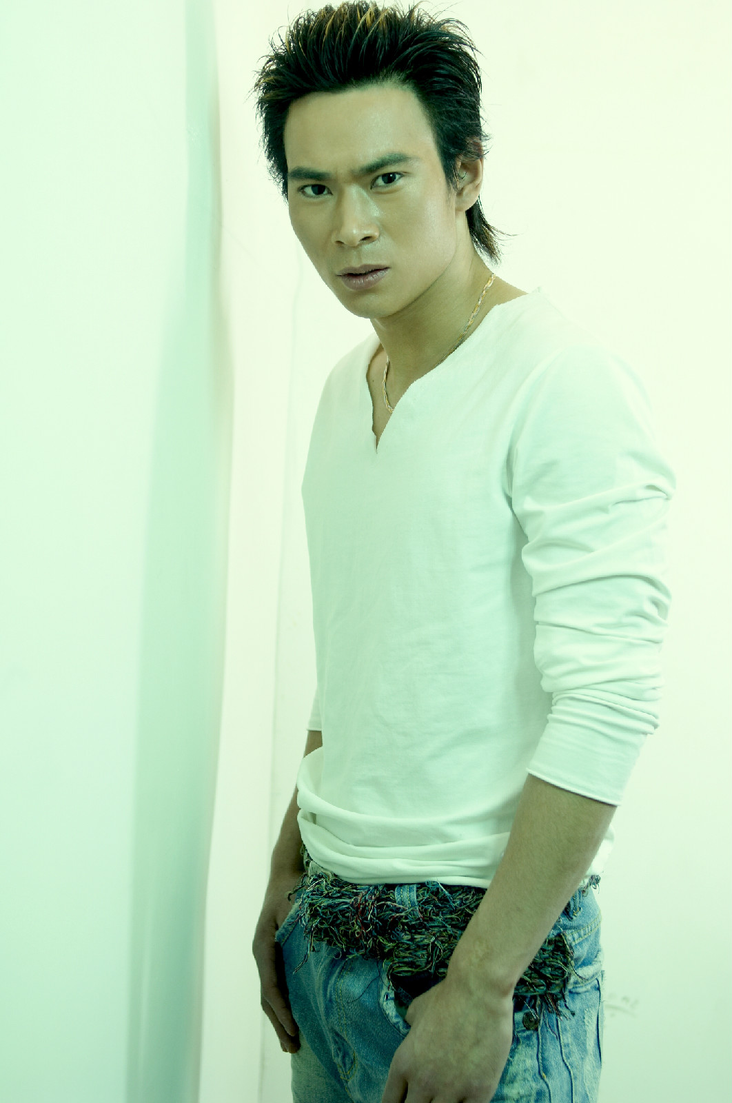  p>李炳渊,原名李渊,出生于 a target="_blank" href="/item/山东省