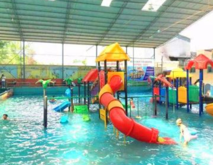 诚天水上乐园位于保定市高碑店市112线亚威桥西行800米路北