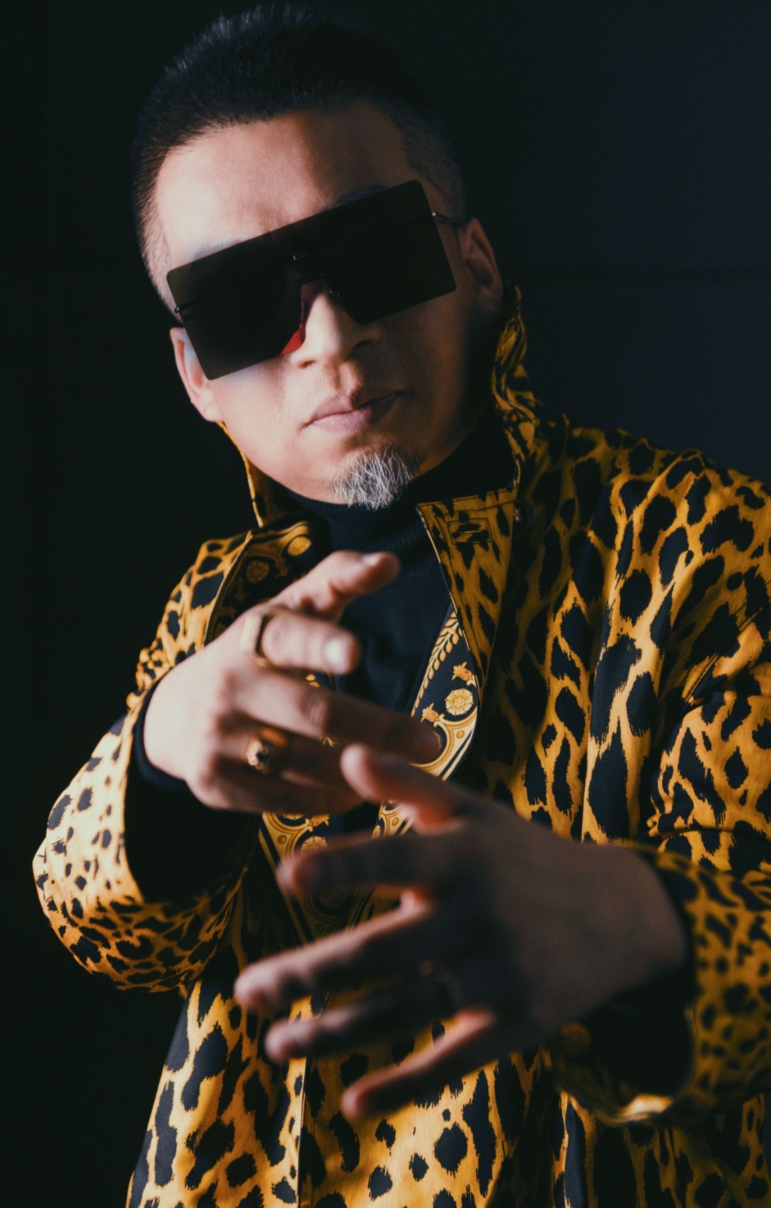 老猫,本名刘原龙,中国内地男歌手,音乐制作