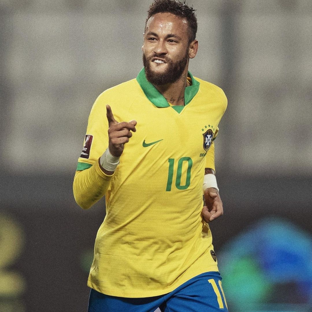 内马尔 /b>(neymar),1992年2月5日出生于巴西圣保罗州,巴西足球运动员