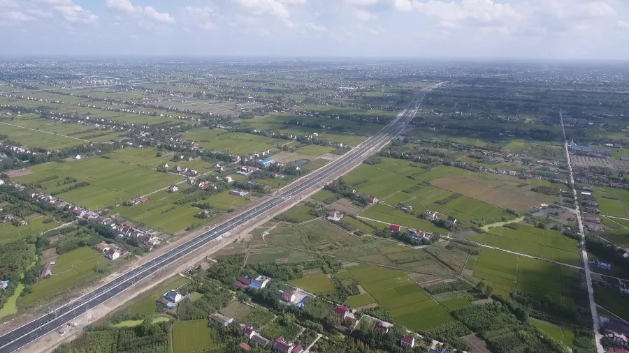  p data-id="gnbjx5lty5">通皋大道,2017年12月29日开工,2020年9月30