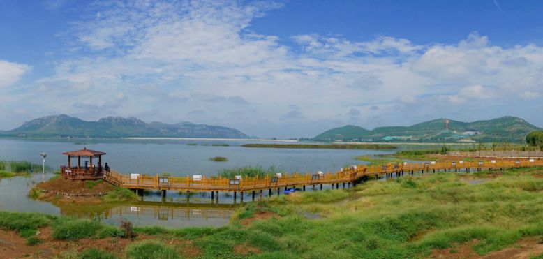 又称尼山水库,位于曲阜市尼山乡泗河支流小沂河上游,控制流域面积264